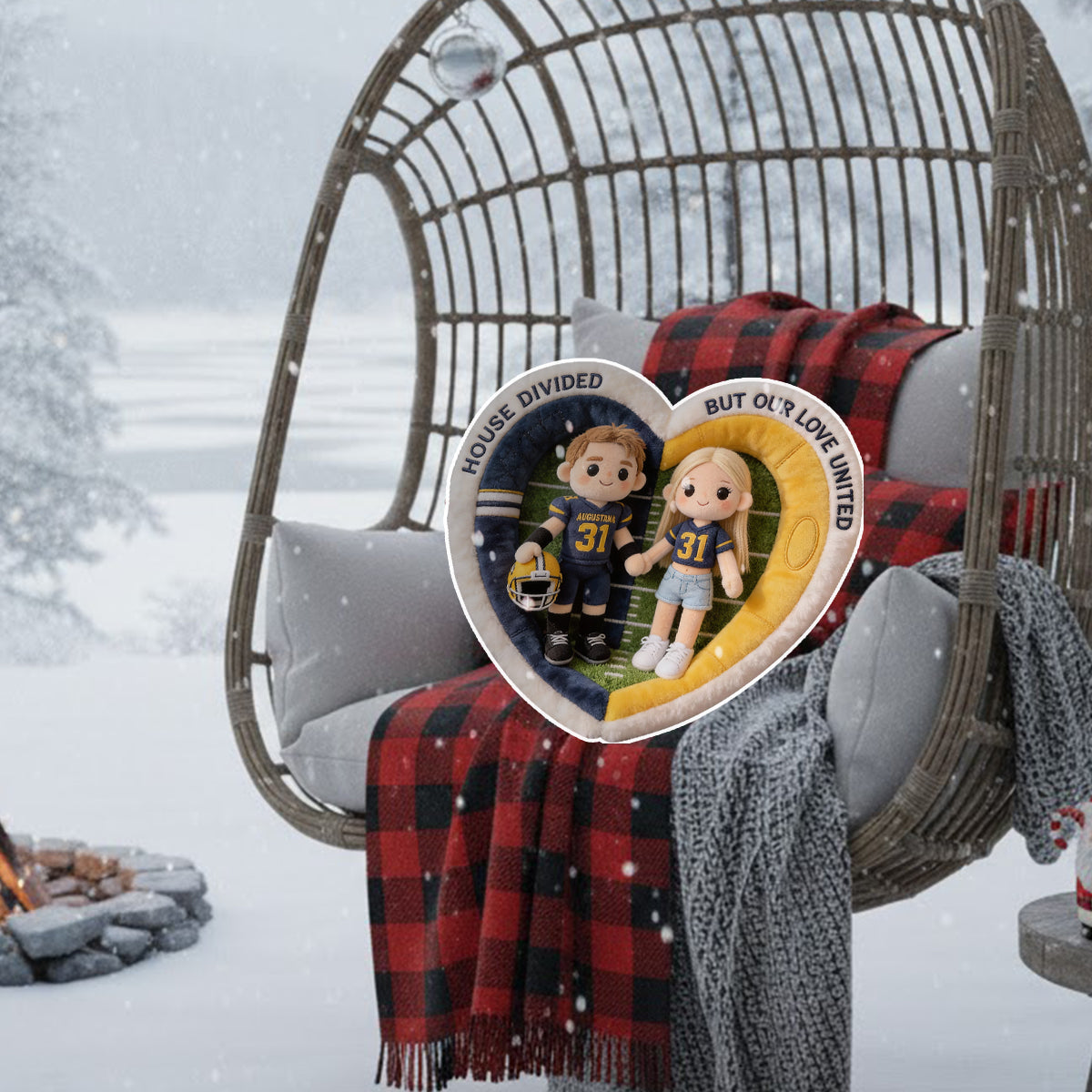 Football House Divided – Personalisiertes Fußballkissen aus Kunstfell