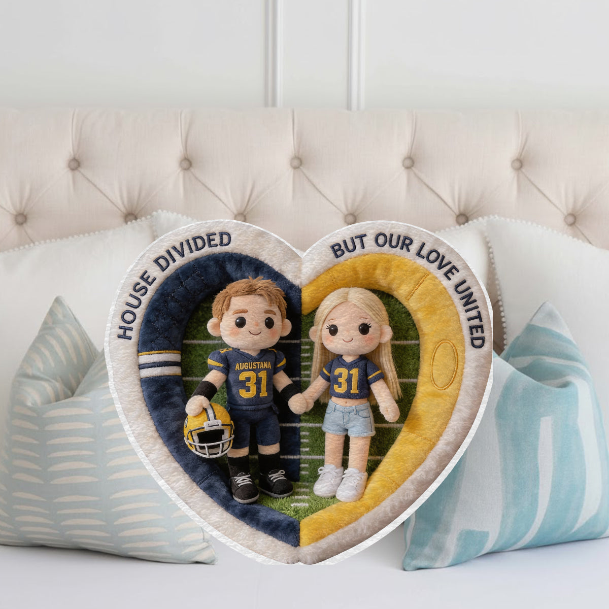 Football House Divided – Personalisiertes Fußballkissen aus Kunstfell