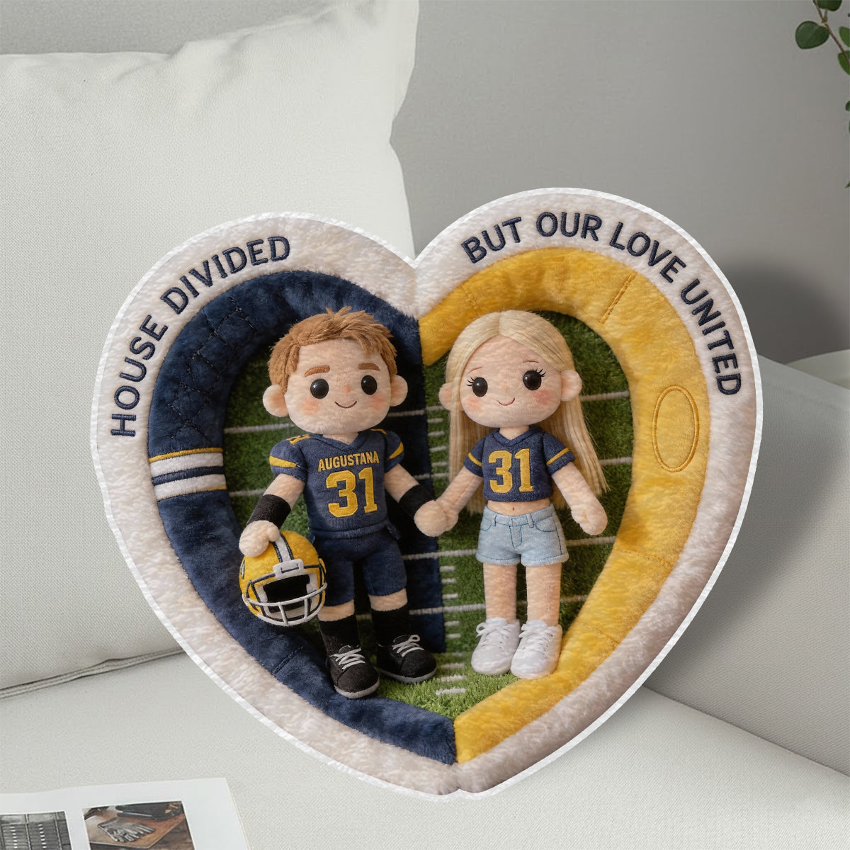 Football House Divided – Personalisiertes Fußballkissen aus Kunstfell