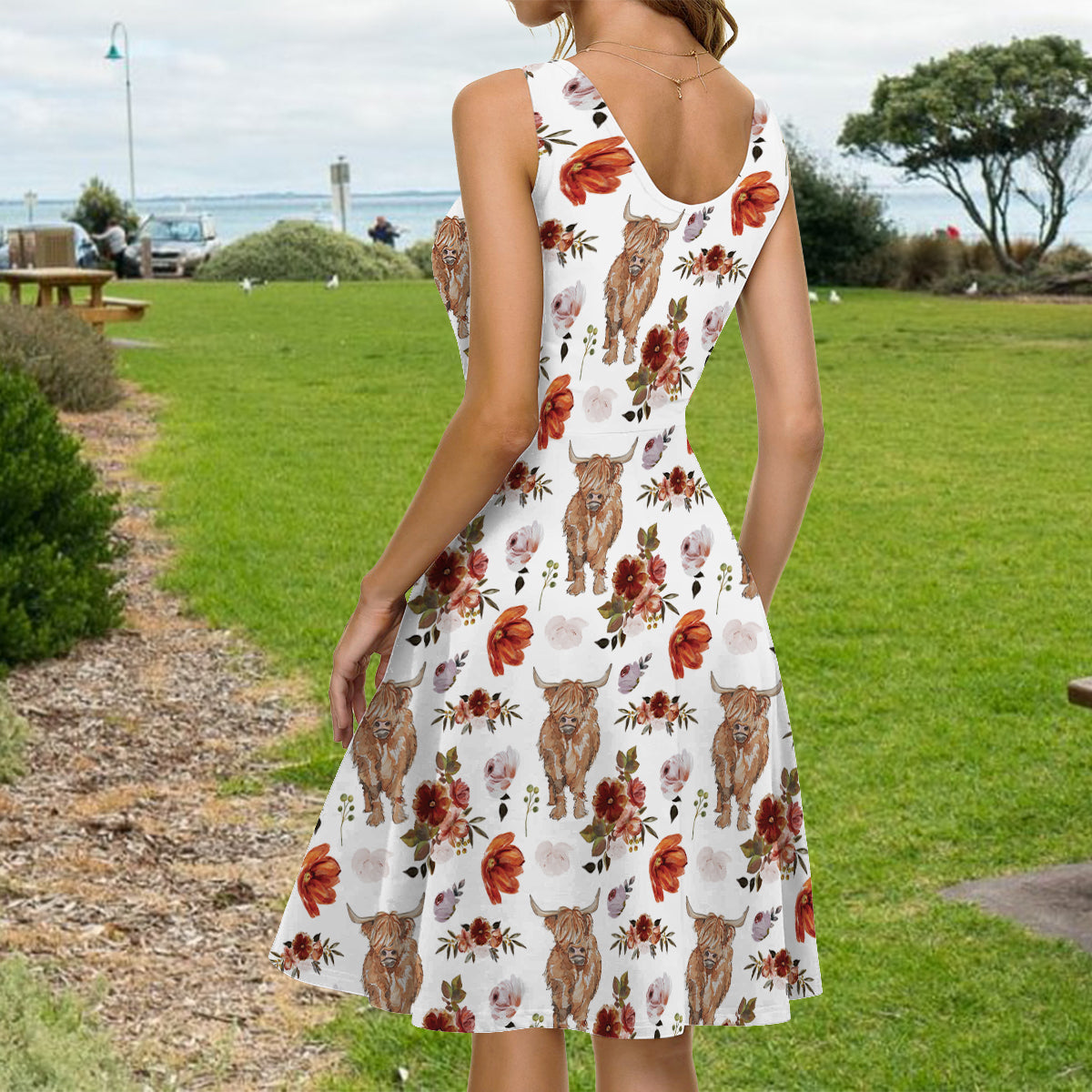 ärmelloses Kleid mit Blumenmuster aus der Highland Cow-Kollektion – personalisierbar