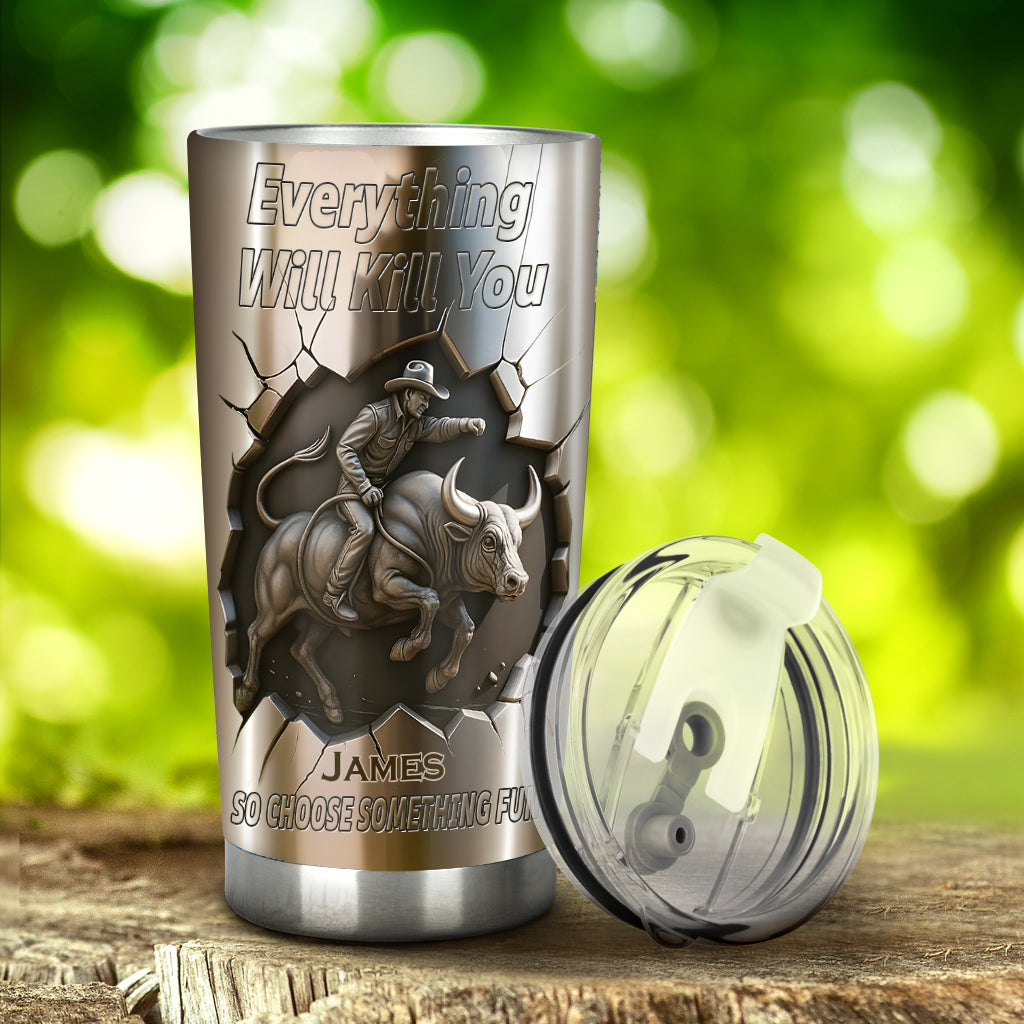 Alles kann dich umbringen, also wähle etwas Lustiges – personalisierter Bullenreit-Trinkbecher