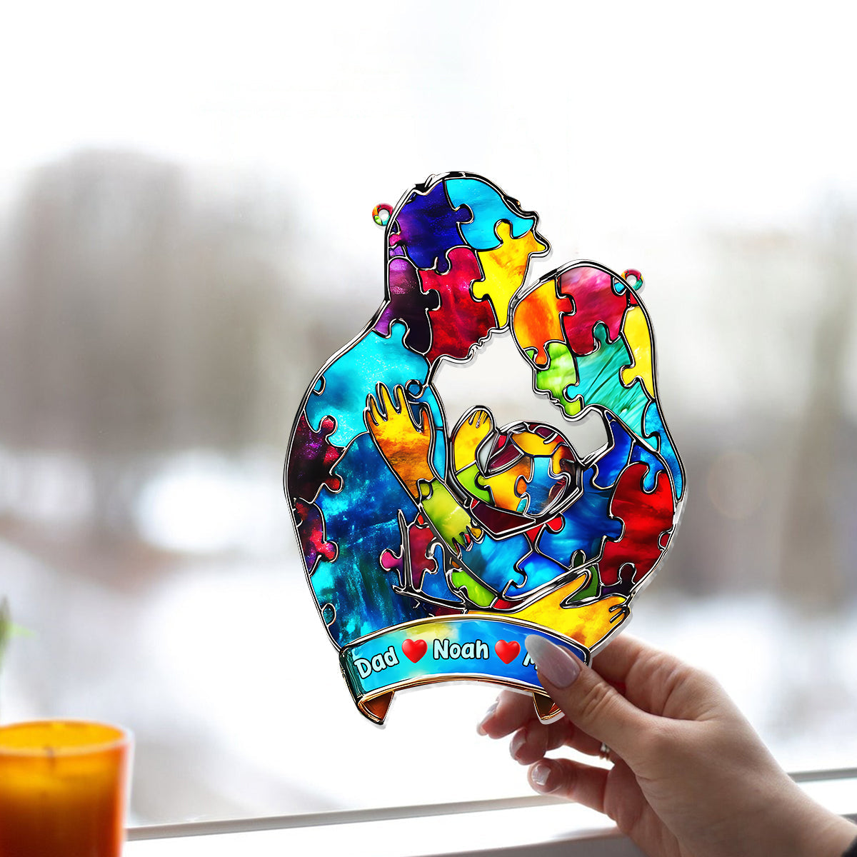 Umarmung für eine Familie mit Autismus – Personalisierter Fensterhänger mit Sonnenfänger-Motiv zur Sensibilisierung für Autismus