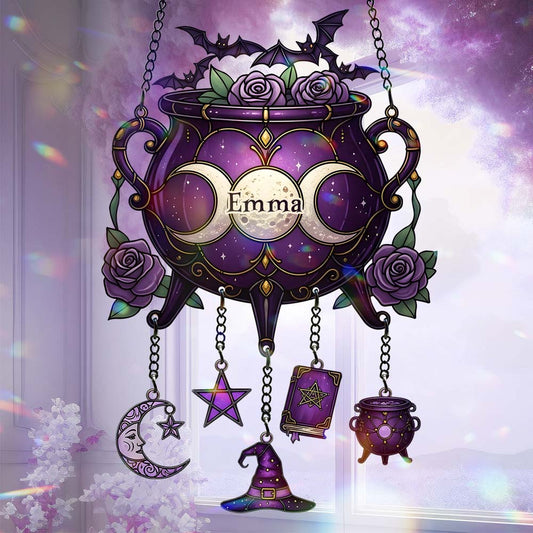 Magisches Hexenwerkzeug – Personalisierter Hexen-Fensterhänger mit Anhängern