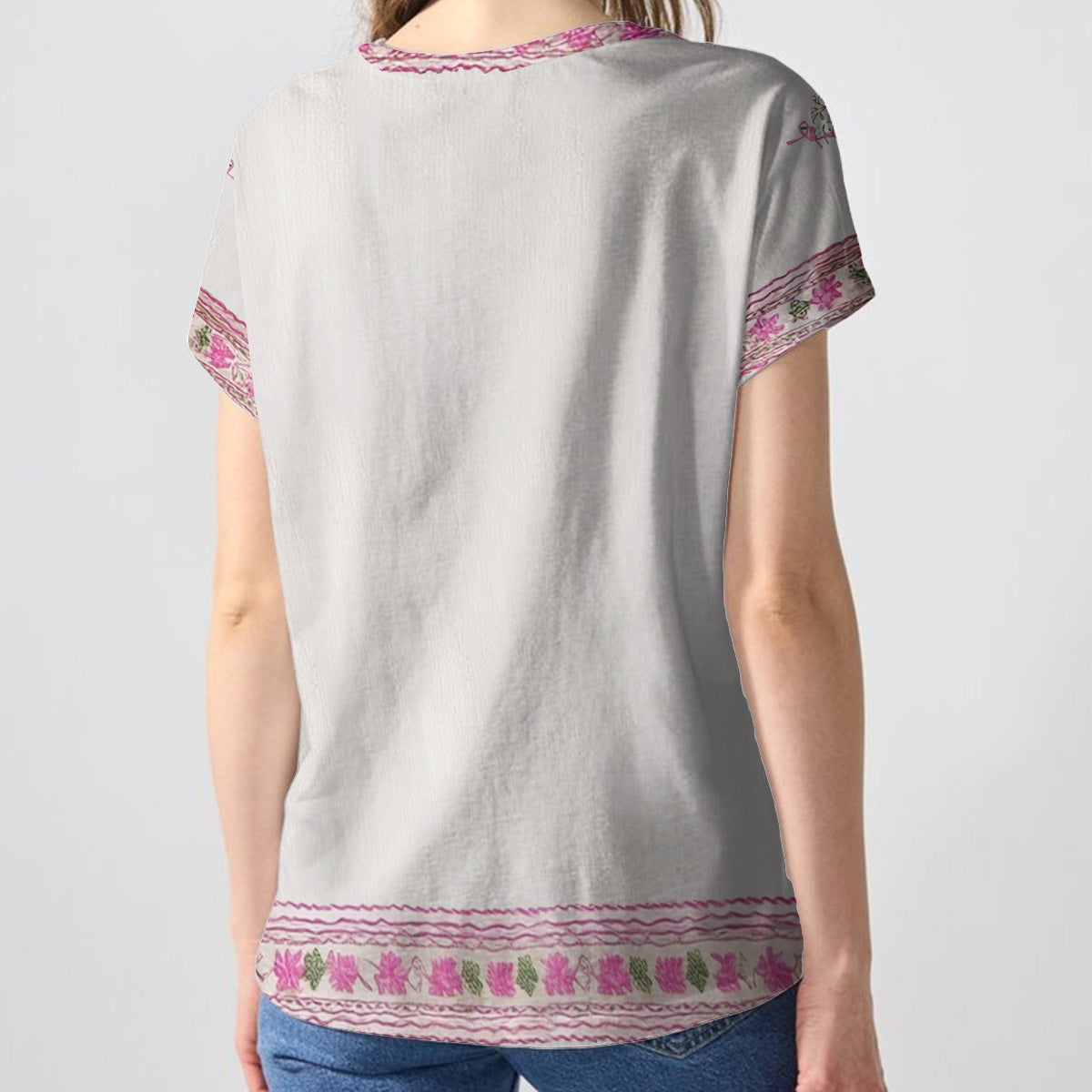 Check Your B, Mine Tried To Kill Me - Personalisiertes T-Shirt mit vollflächigem Aufdruck zur Brustkrebsvorsorge und V-Ausschnitt