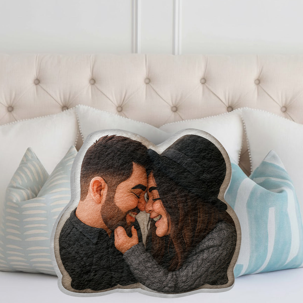 Lustiges Geschenk: Personalisiertes Kissen in Form eines Maskottchens im Cartoon-Stil