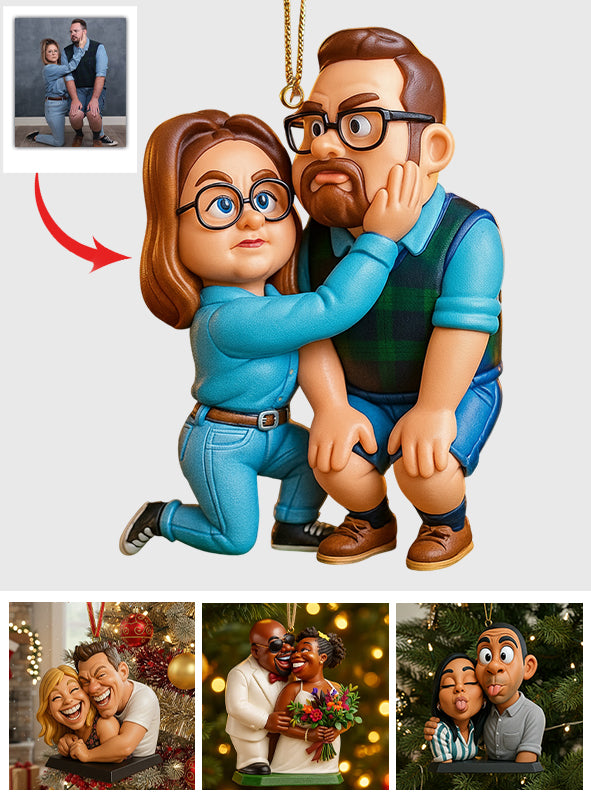Lustiges Geschenk im cartoonhaften, übertriebenen Maskottchen-Stil – personalisierter Schmuck