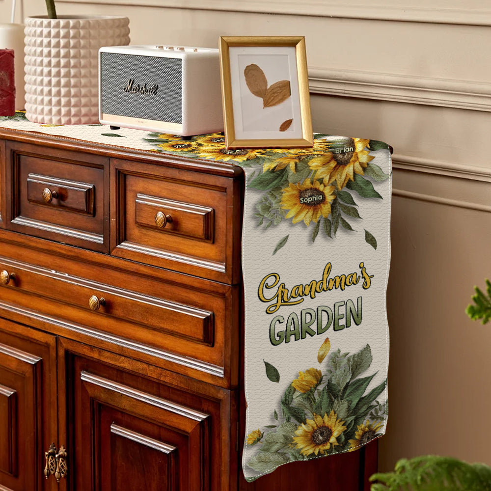 Omas Garten – Personalisierter Tischläufer „Oma“