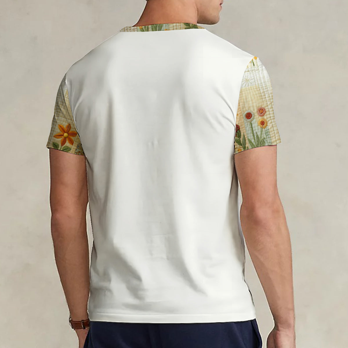 Libellenliebe – Personalisiertes Libellen-T-Shirt mit V-Ausschnitt und vollflächigem Aufdruck