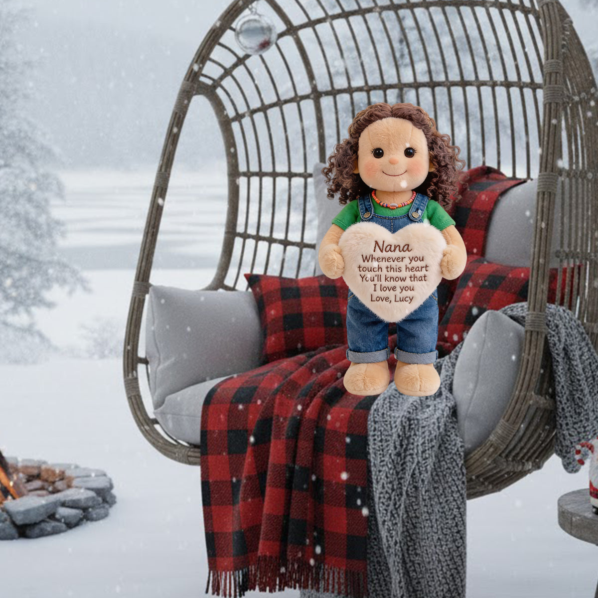 Individuell gestaltbares Kissen in Form eines Oma-Motivs aus Kunstfell – nach Foto.