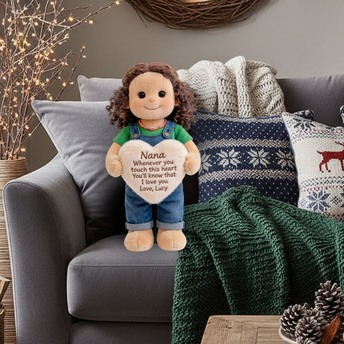 Individuell gestaltbares Kissen in Form eines Oma-Motivs aus Kunstfell – nach Foto.