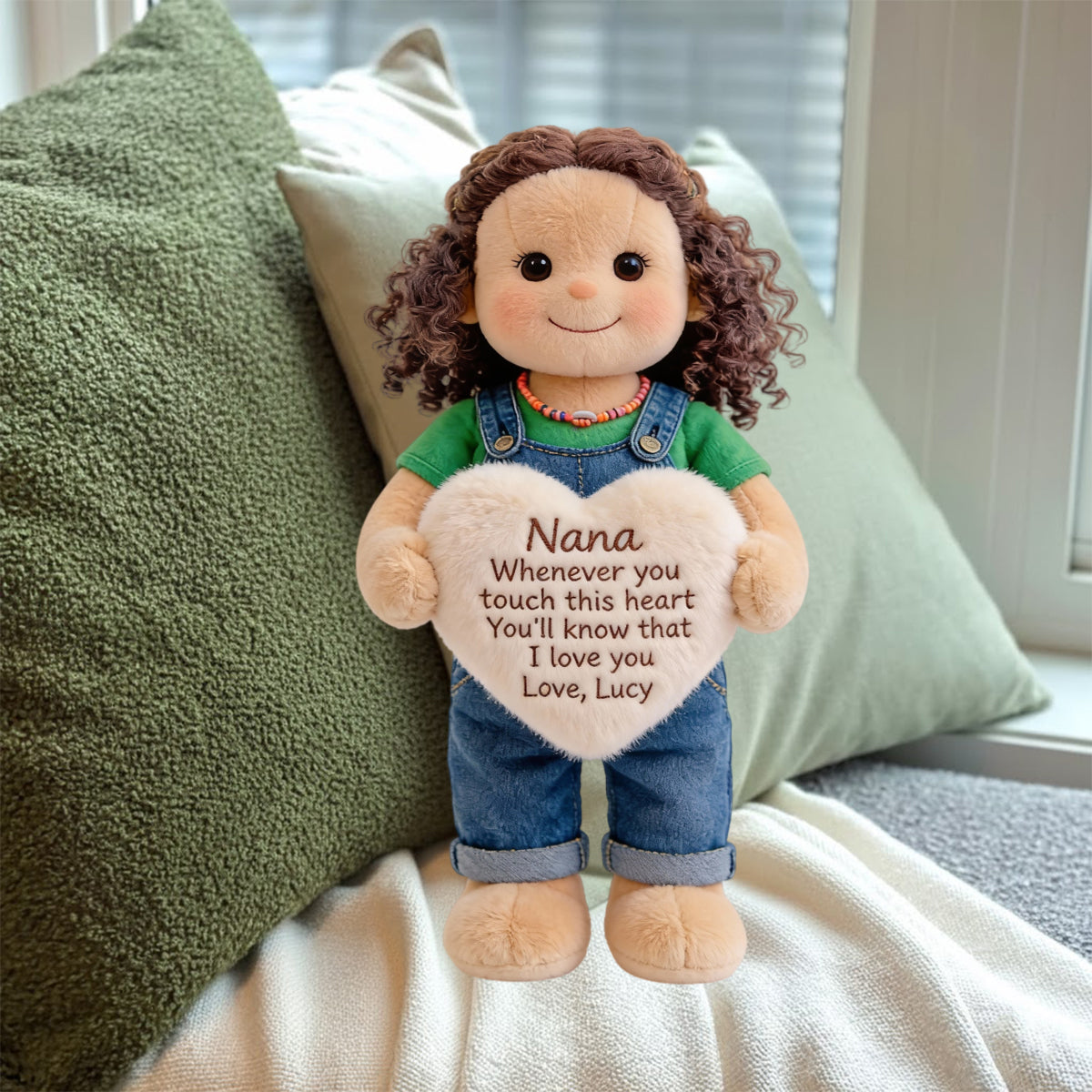 Individuell gestaltbares Kissen in Form eines Oma-Motivs aus Kunstfell – nach Foto.