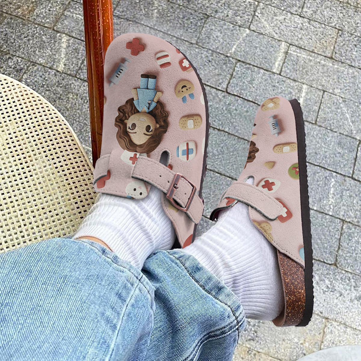 Stolz, Krankenschwester zu sein – personalisierte Pflegeclogs mit Fußgewölbeunterstützung