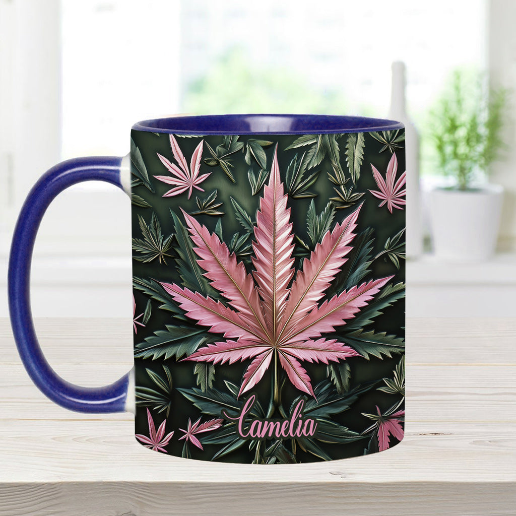 Stoner Chick – Personalisierter Becher mit Cannabis-Akzent