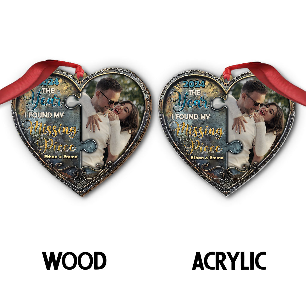Das Jahr, in dem ich mein fehlendes Puzzleteil fand – Küssendes Paar – Personalisierter Paar-Weihnachtsbaumschmuck