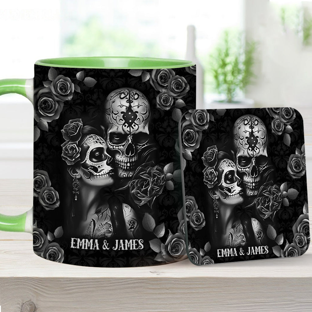 „It's You & Me“ – personalisierte Tasse mit Totenkopf-Akzent