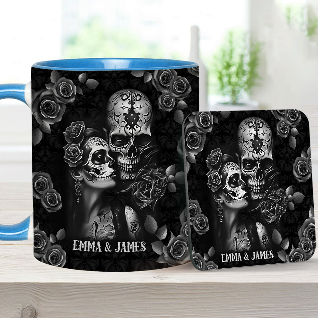 „It's You & Me“ – personalisierte Tasse mit Totenkopf-Akzent