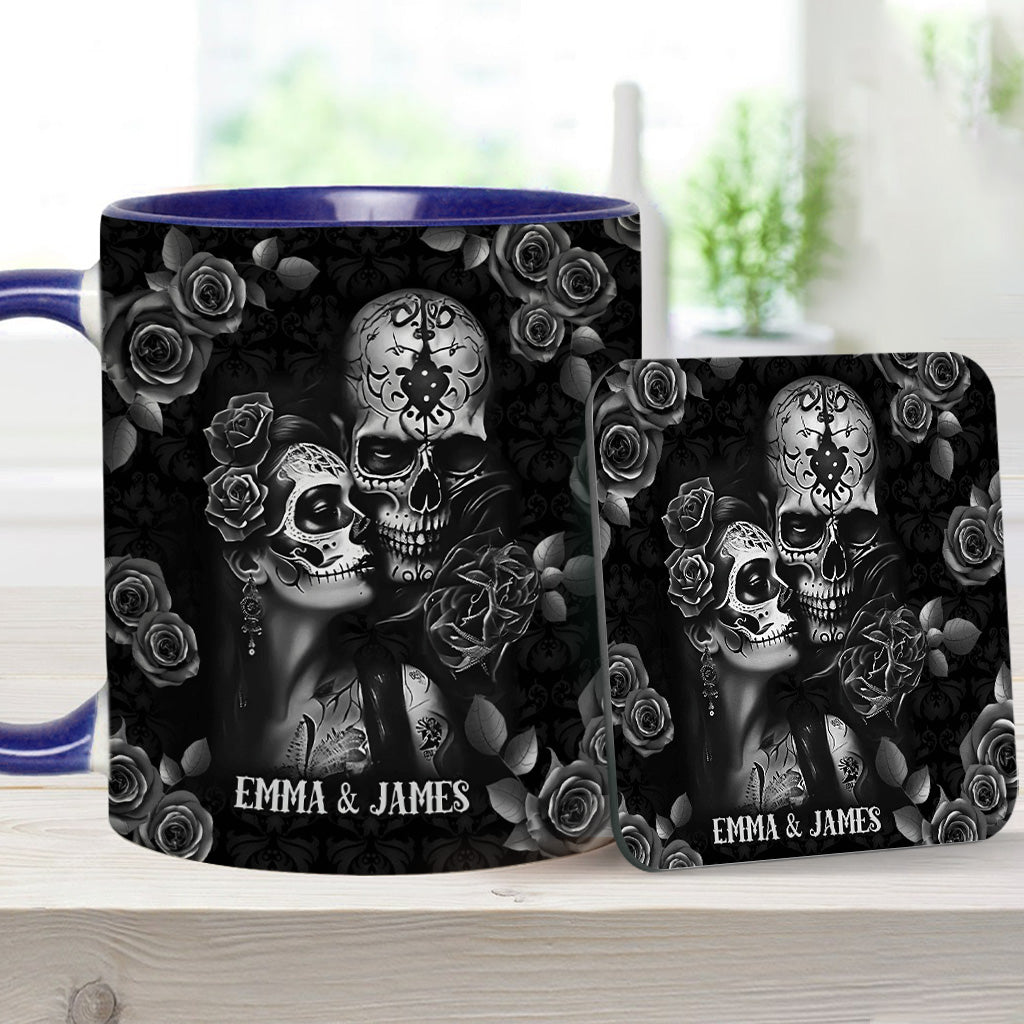 „It's You & Me“ – personalisierte Tasse mit Totenkopf-Akzent