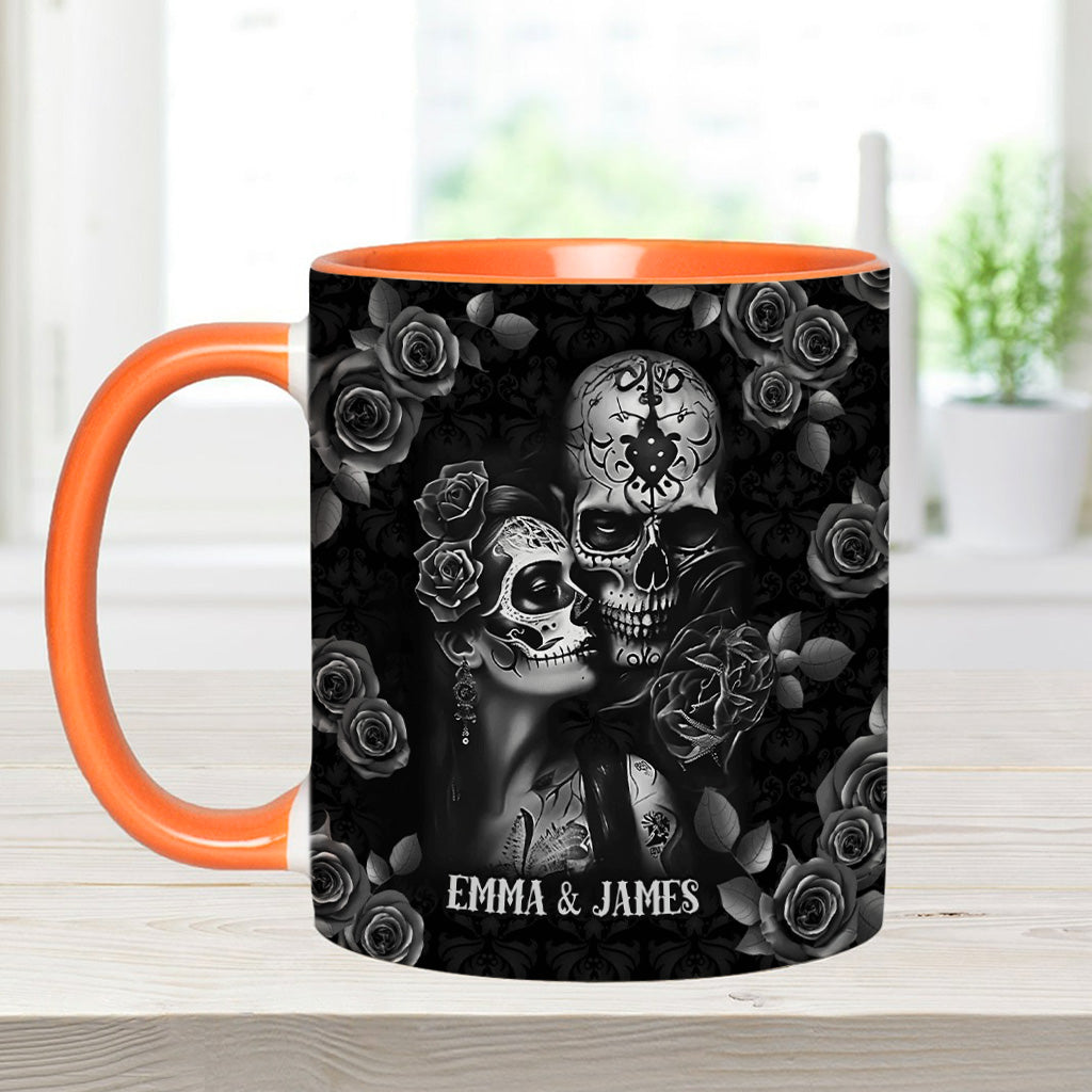 „It's You & Me“ – personalisierte Tasse mit Totenkopf-Akzent