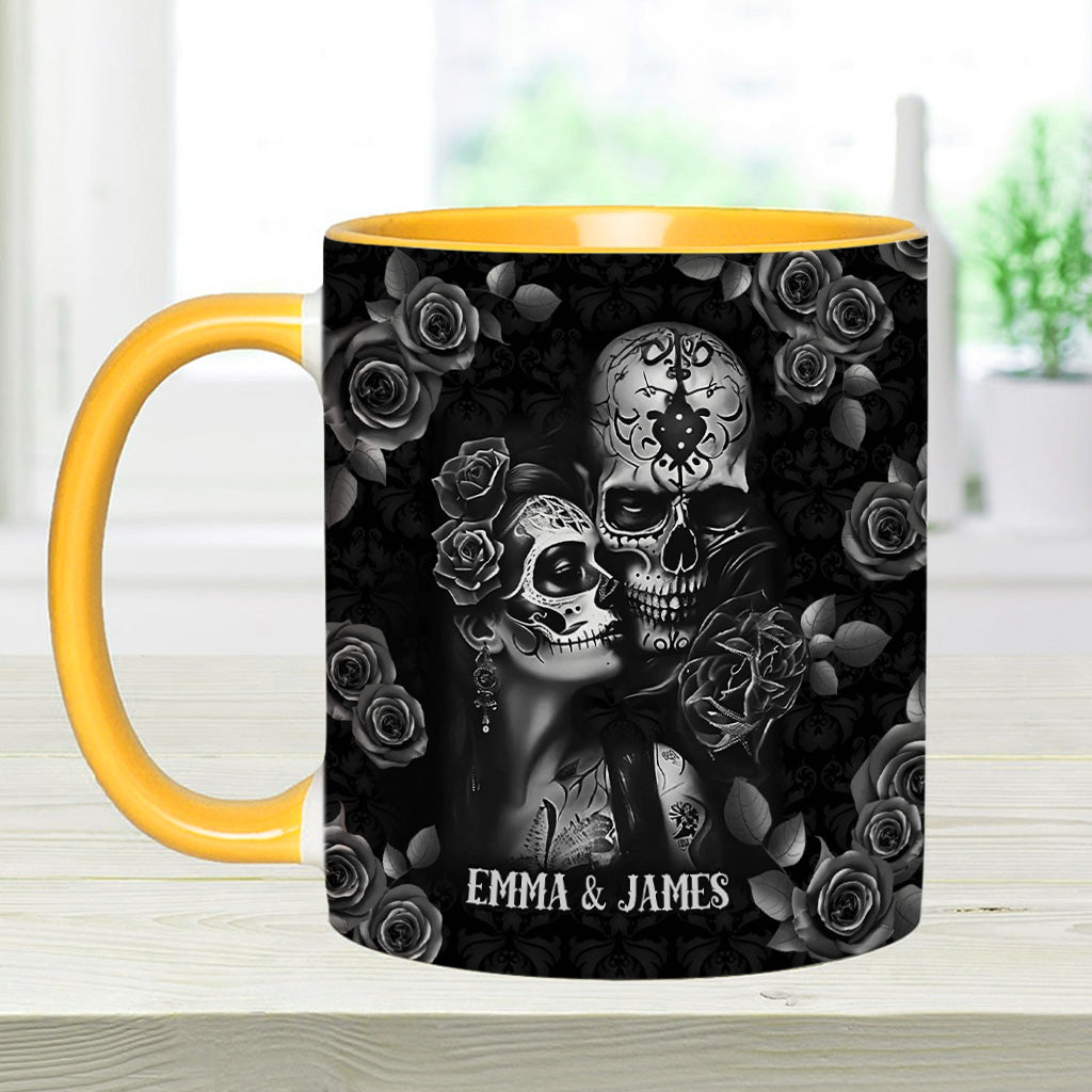 „It's You & Me“ – personalisierte Tasse mit Totenkopf-Akzent