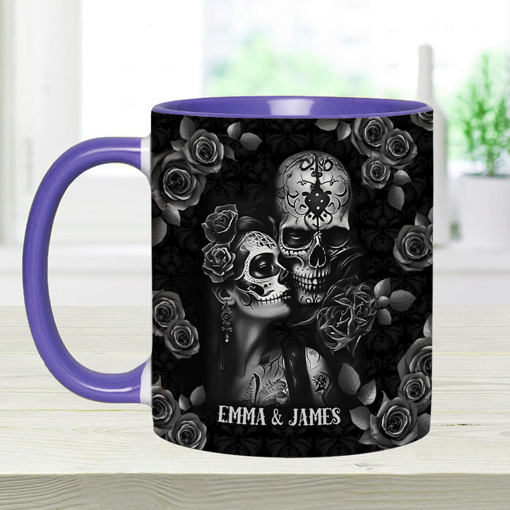 „It's You & Me“ – personalisierte Tasse mit Totenkopf-Akzent