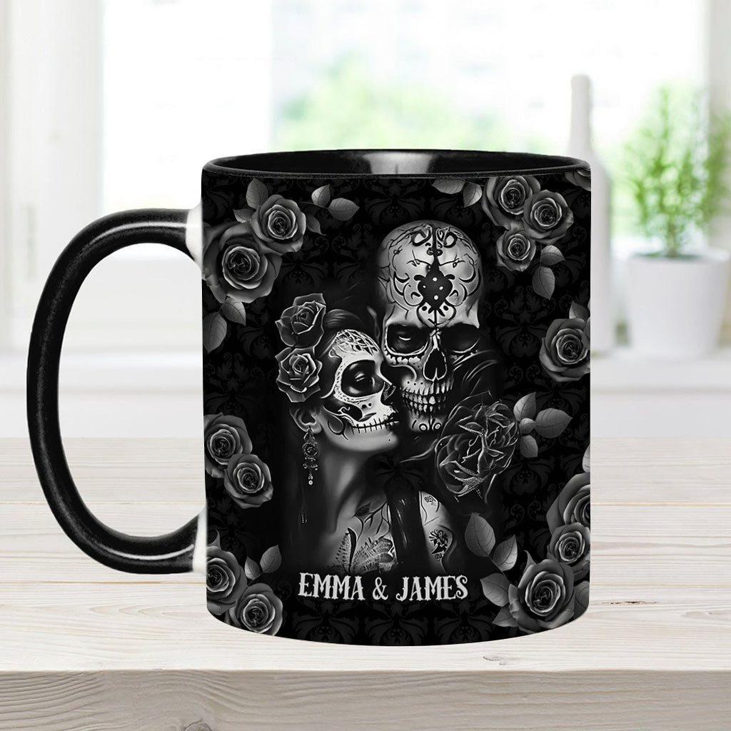 „It's You & Me“ – personalisierte Tasse mit Totenkopf-Akzent