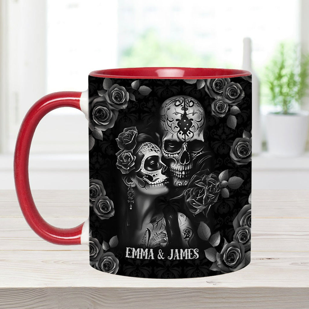 „It's You & Me“ – personalisierte Tasse mit Totenkopf-Akzent