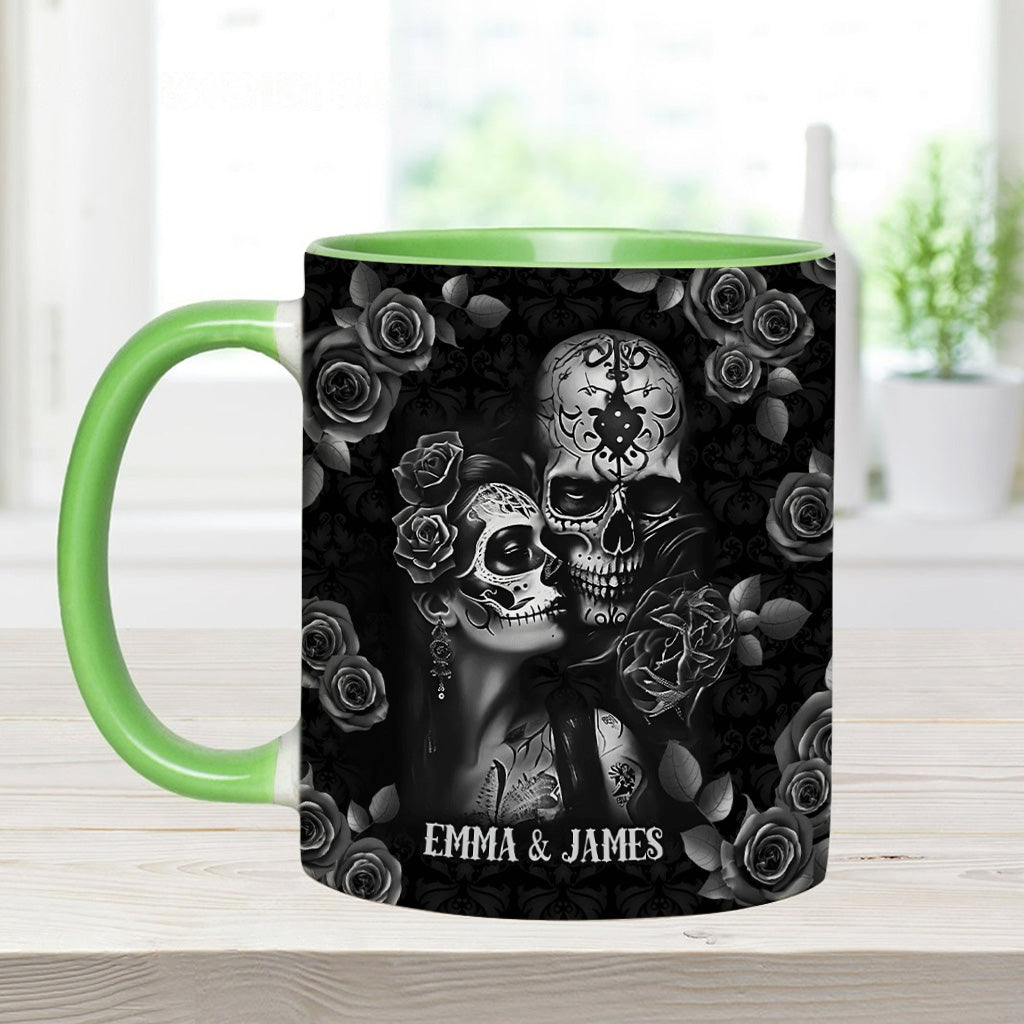 „It's You & Me“ – personalisierte Tasse mit Totenkopf-Akzent