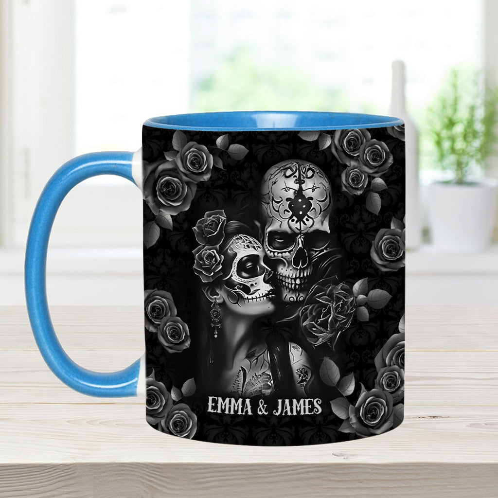 „It's You & Me“ – personalisierte Tasse mit Totenkopf-Akzent