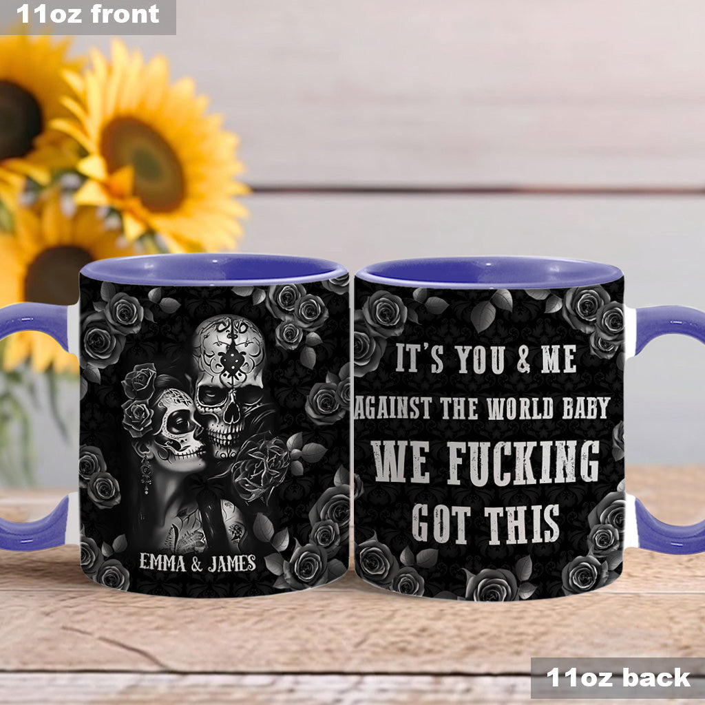 „It's You & Me“ – personalisierte Tasse mit Totenkopf-Akzent
