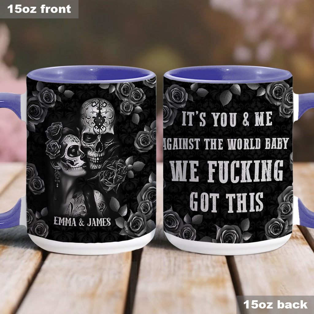 „It's You & Me“ – personalisierte Tasse mit Totenkopf-Akzent