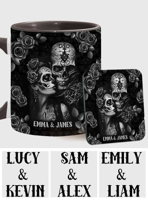 „It's You & Me“ – personalisierte Tasse mit Totenkopf-Akzent