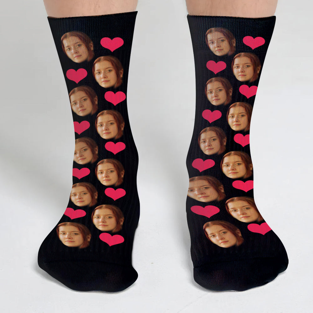 Socken mit individuellem Herzmuster – personalisierte Socken für die Tochter