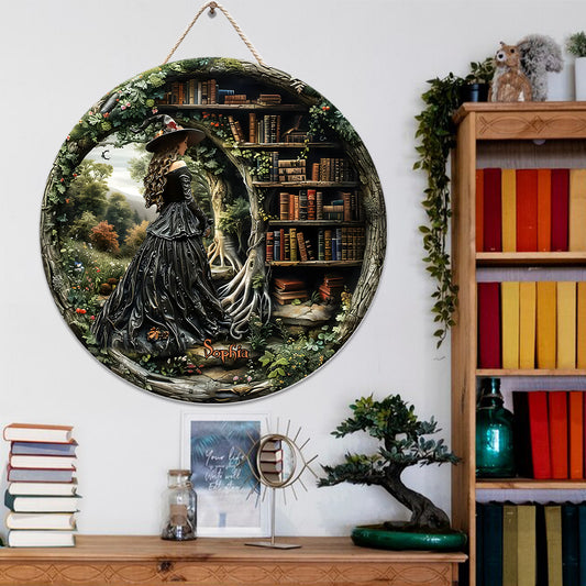 Eine Hexe, die Bücher liebt – personalisiertes rundes Holzschild mit Buchmotiv