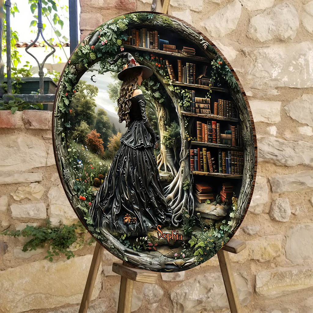 Eine Hexe, die Bücher liebt – personalisiertes rundes Holzschild mit Buchmotiv
