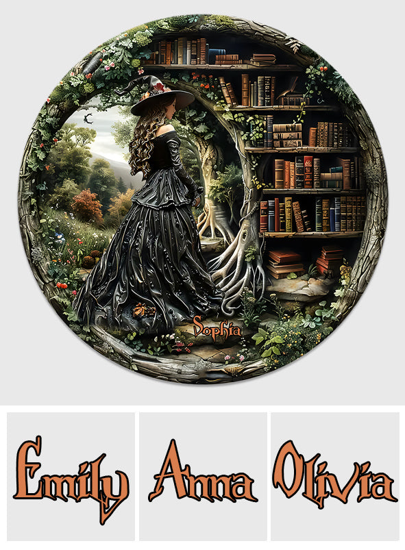 Eine Hexe, die Bücher liebt – personalisiertes rundes Holzschild mit Buchmotiv