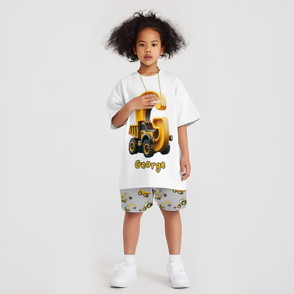 Cooles LKW-Alphabet – Personalisiertes Kinder-T-Shirt & Shorts