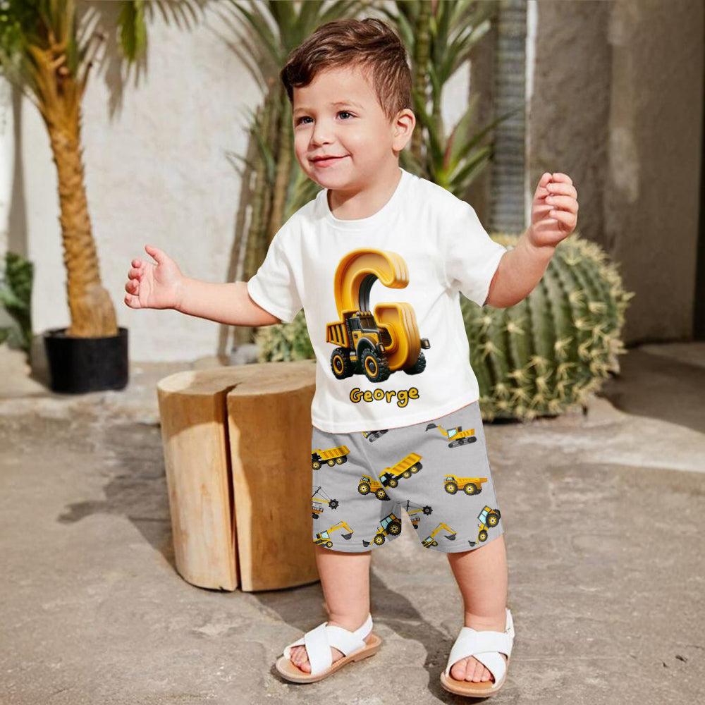 Cooles LKW-Alphabet – Personalisiertes Kinder-T-Shirt & Shorts