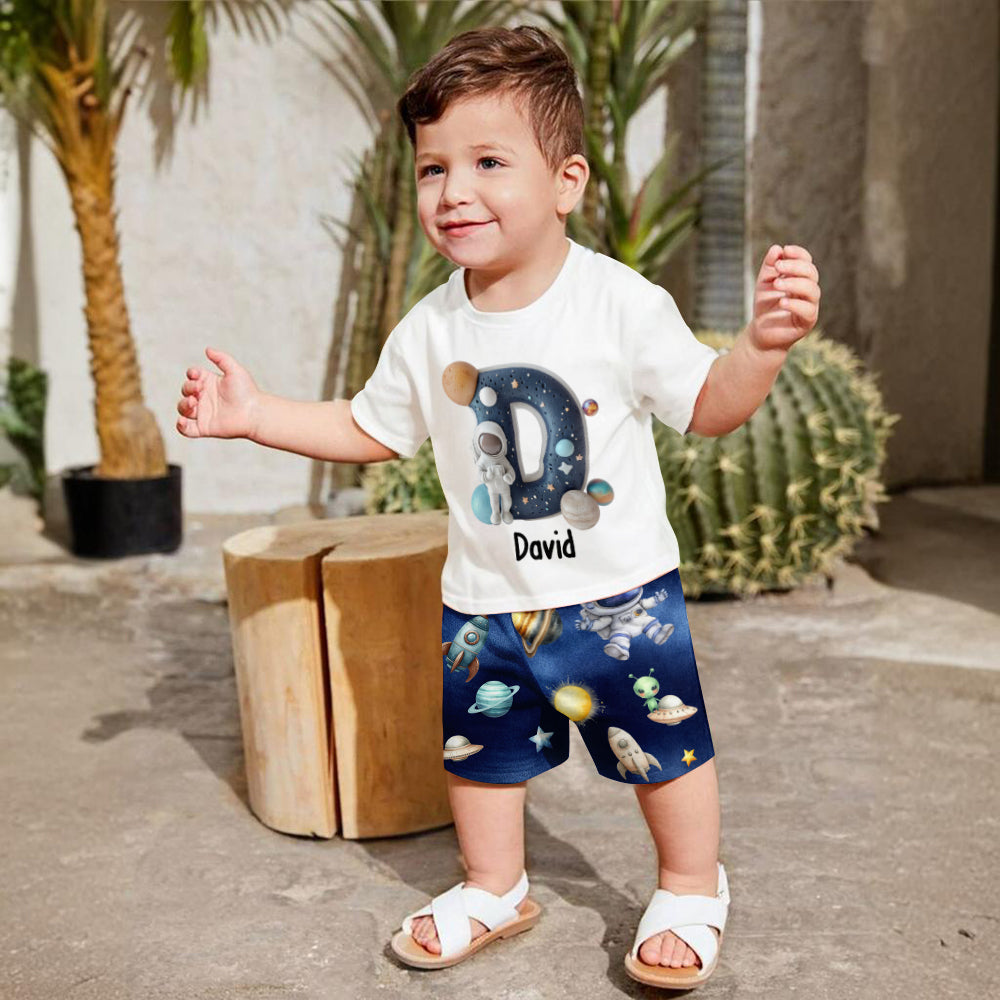 Cooles Weltraum-Alphabet – Personalisiertes Kinder-T-Shirt & Shorts