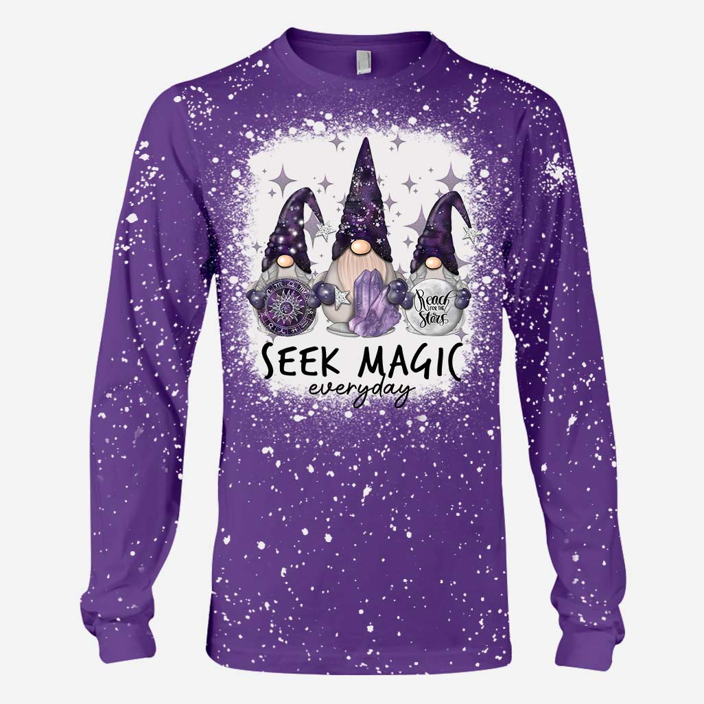 Suche jeden Tag nach Magie – Handgefertigte gebleichte Halloween-Hexen-Shirts