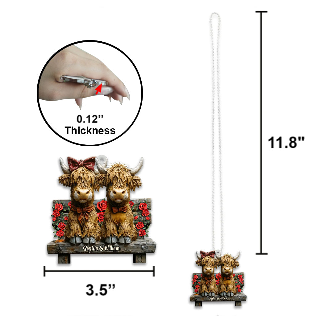 Niedliches Hochlandrinderpaar – personalisierter Autoanhänger