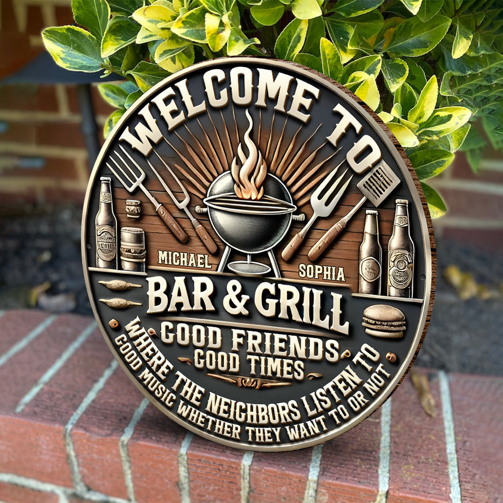 Grillen auf der Terrasse – Hört die gute Musik – Personalisiertes rundes Holzschild für Paare