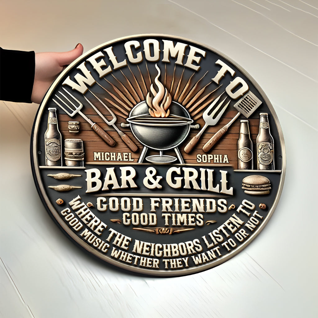 Grillen auf der Terrasse – Hört die gute Musik – Personalisiertes rundes Holzschild für Paare