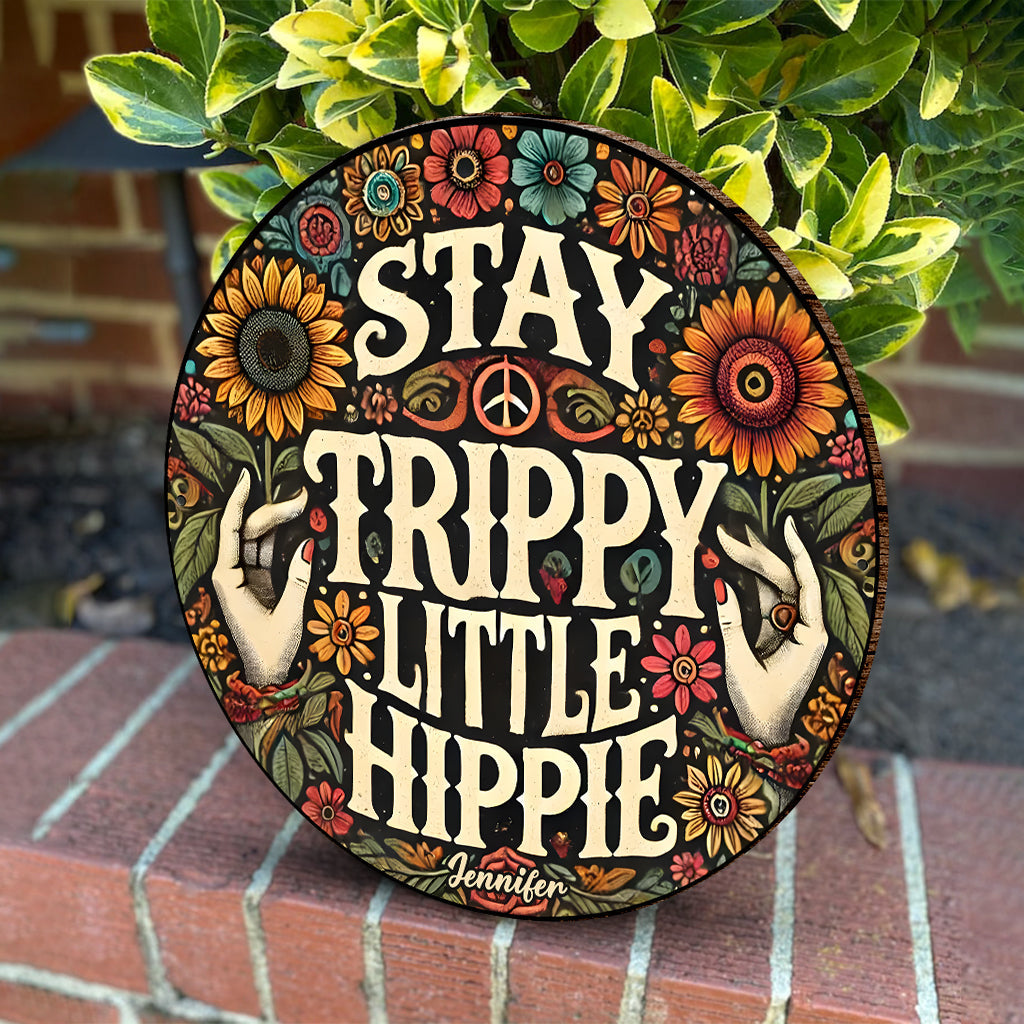 Bleib cool, kleiner Hippie – personalisiertes rundes Hippie-Holzschild