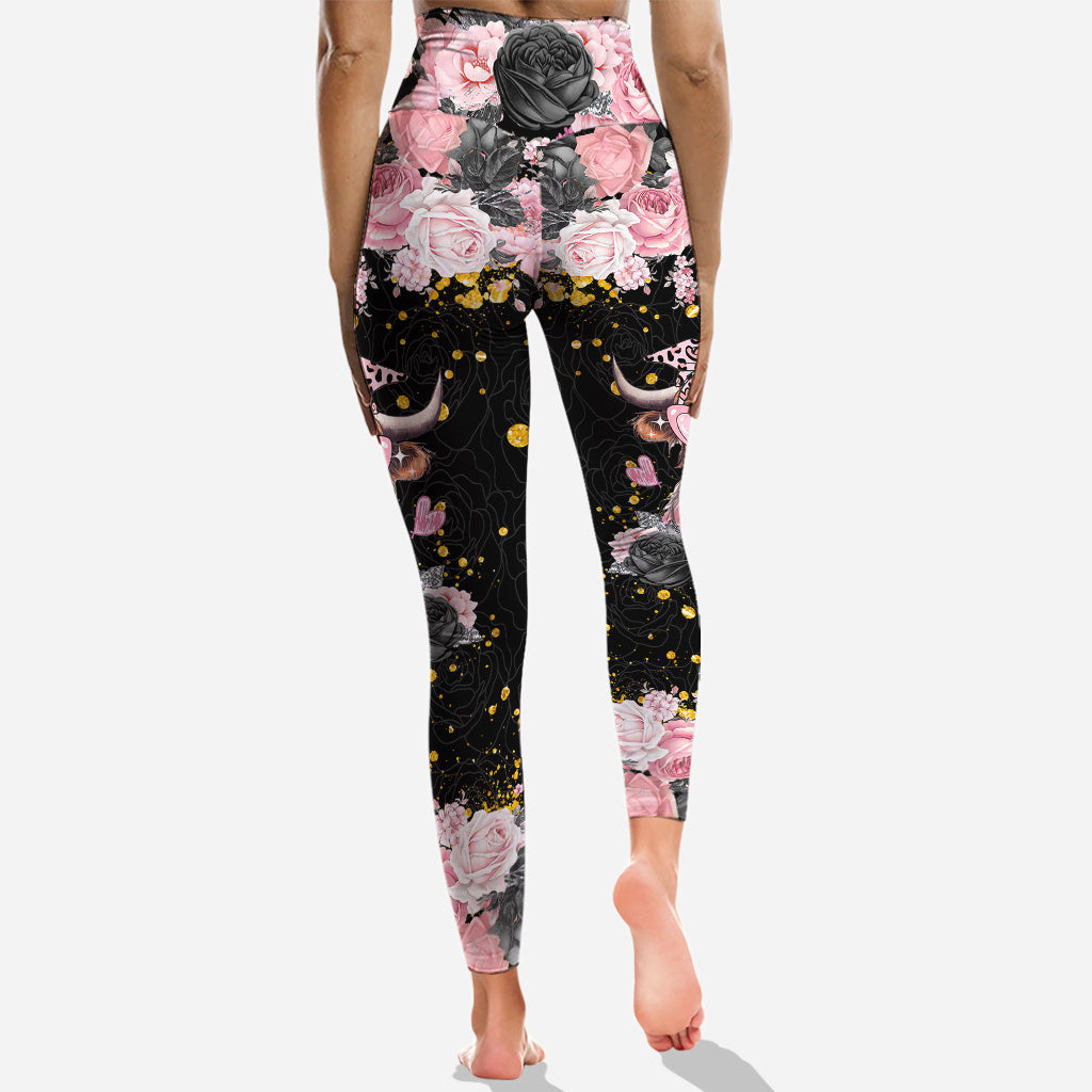 Schwarz und Rosa – Personalisierter Hoodie und Leggings mit Hochlandrind-Motiv