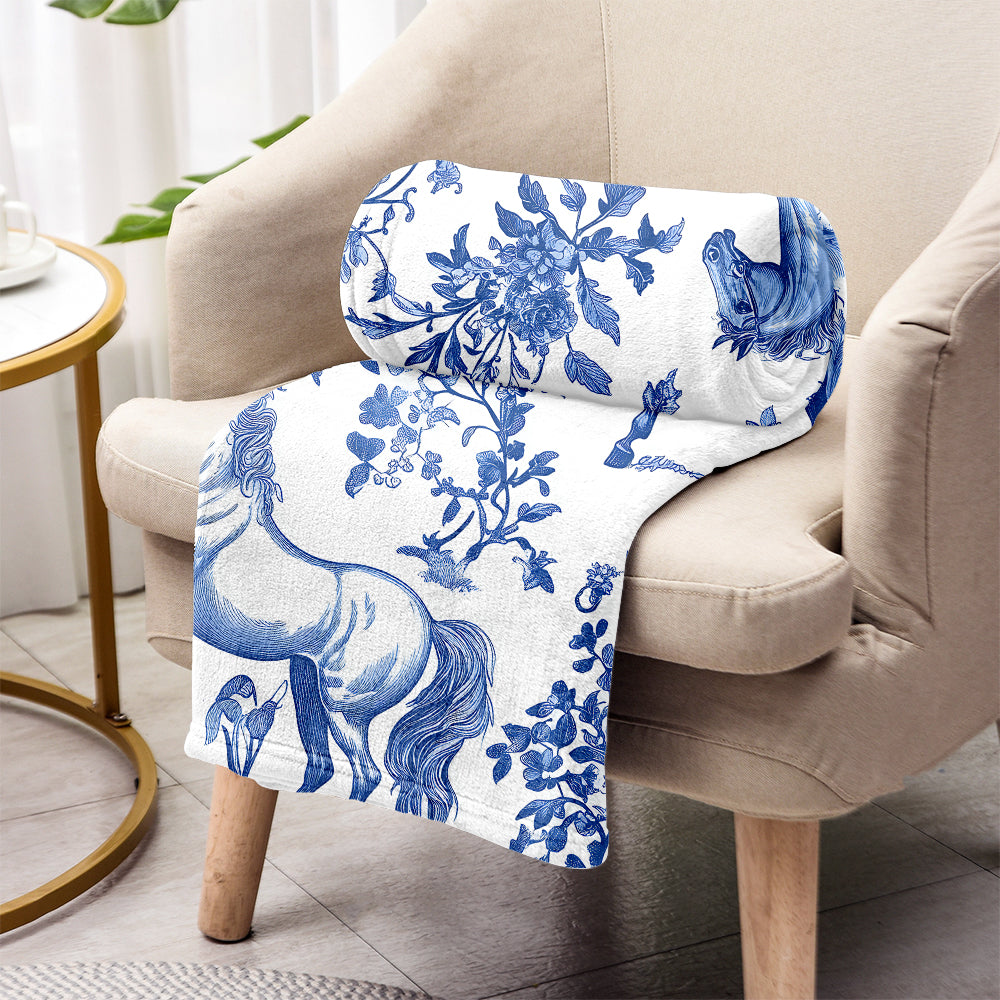 Pferdedecke mit blau-weißem Toile-de-Jouy-Muster – personalisierbar