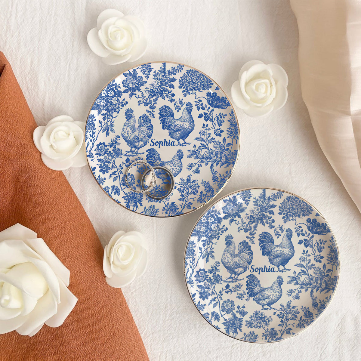 Personalisierte Schmuckschale mit Hühnermotiv im Toile-de-Jouy-Stil