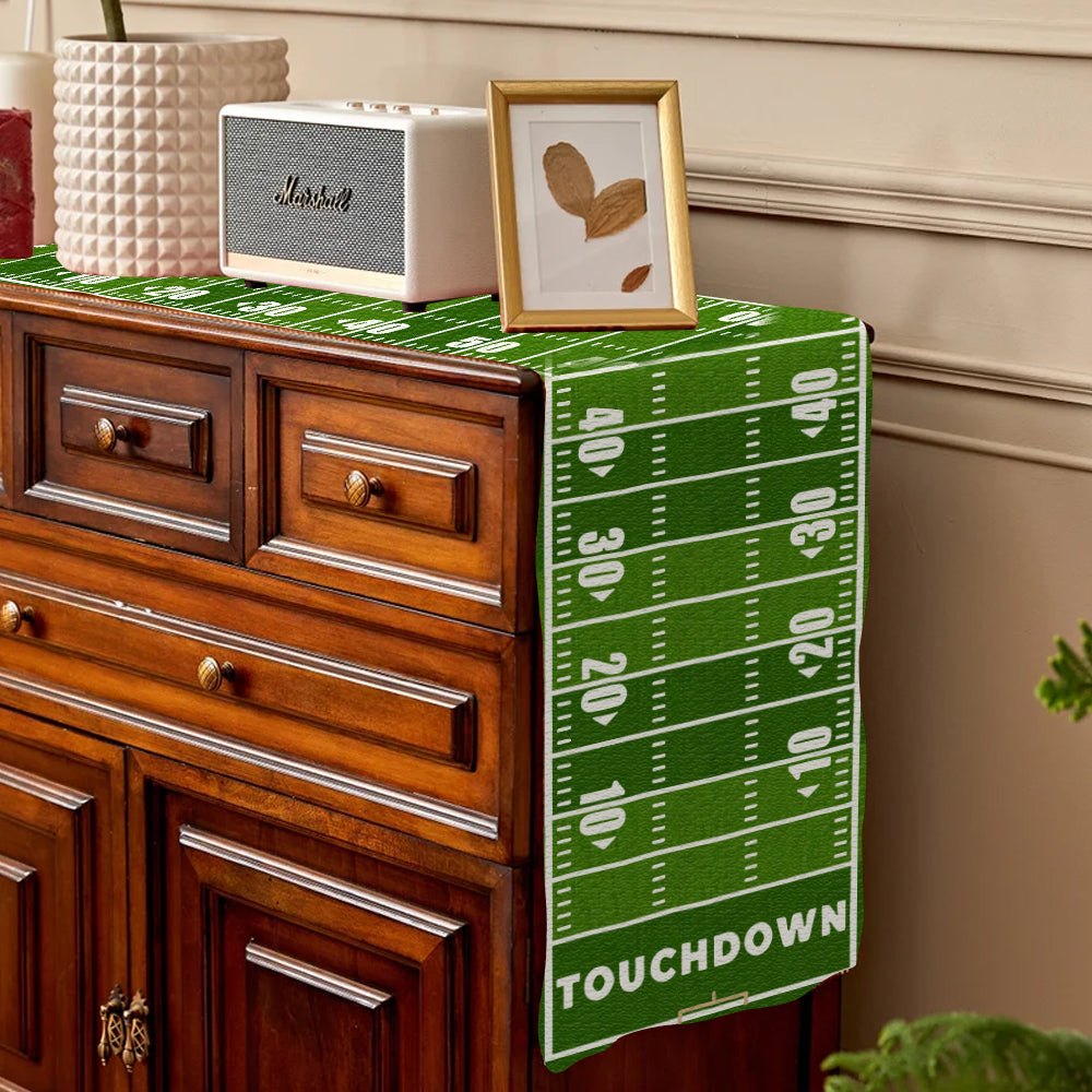 Vom Spielfeld auf den Tisch – Personalisierter Tischläufer im Fußball-Design