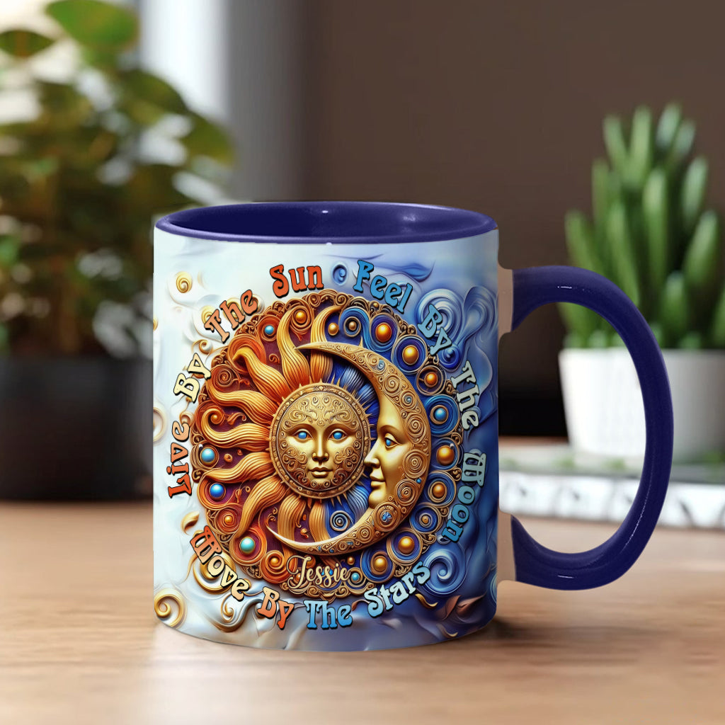 Lebe nach der Sonne, fühle nach dem Mond, bewege dich nach den Sternen – Personalisierter Becher mit Hippie-Akzent
