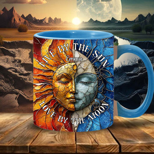 Lebe nach der Sonne, liebe nach dem Mond – Personalisierte Tasse mit Hippie-Akzent