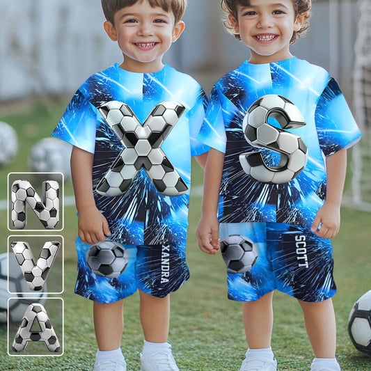 Cooles Fußball-Alphabet – Personalisiertes Fußball-T-Shirt und Shorts für Kinder